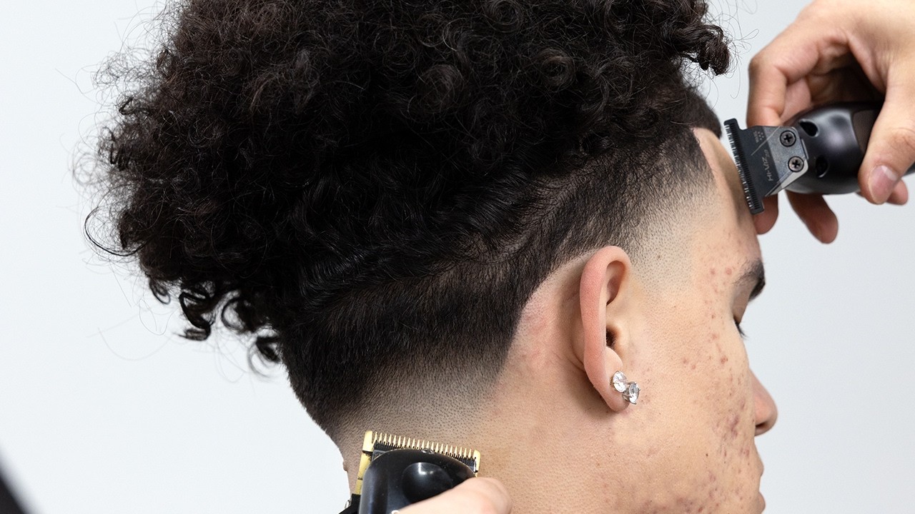 💈¡ENSEÑANDO A BARBEROS PRINCIPIANTES CÓMO HACER UN DEGRADADO! ¡EL MEJOR TUTORIAL DE DEGRADADO!