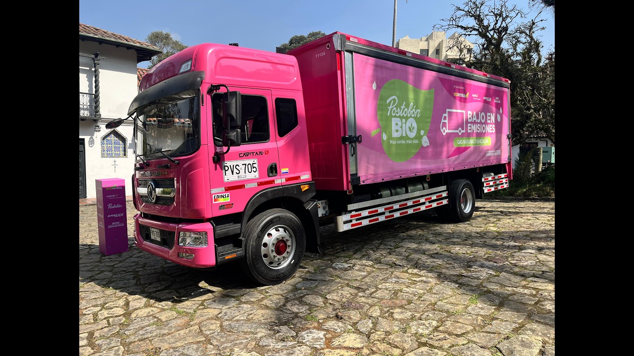 PRIMER VEHICULO URBANO DE REPARTO DE BEBIDAS IMPULSADO POR GAS EN COLOMBIA
