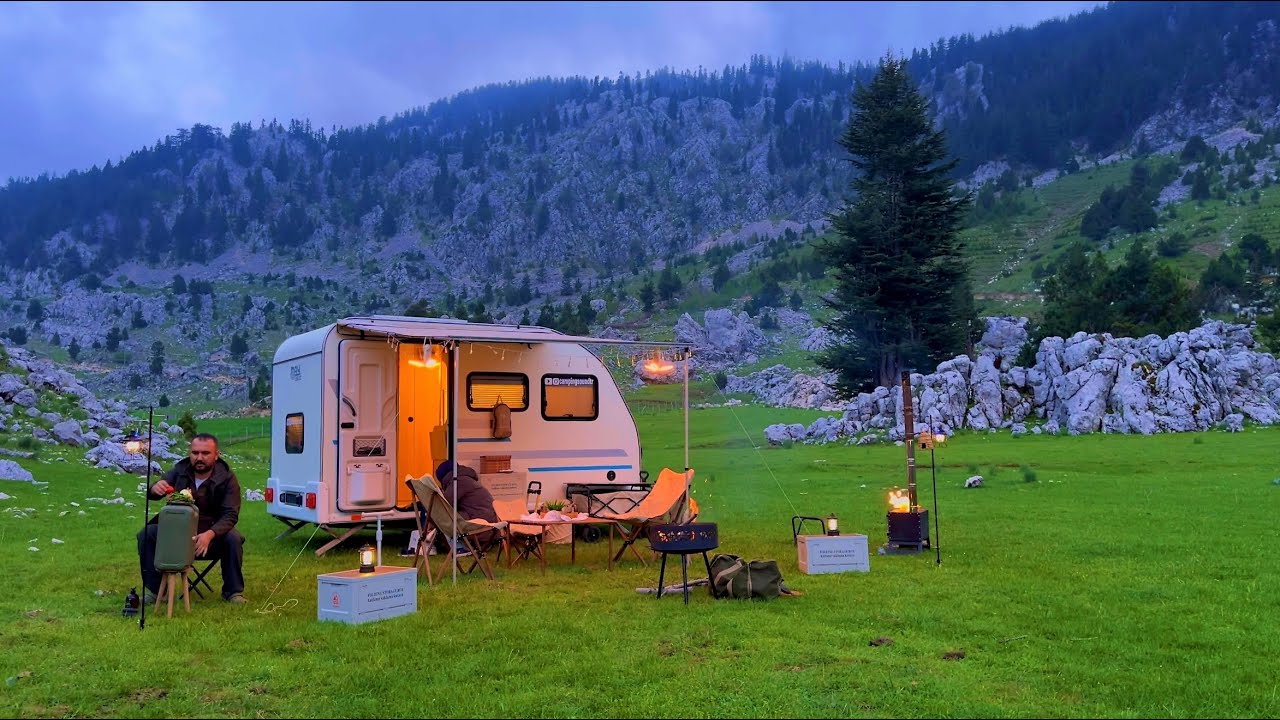 Dağların Arasında Huzur Dolu Karavan Kampı