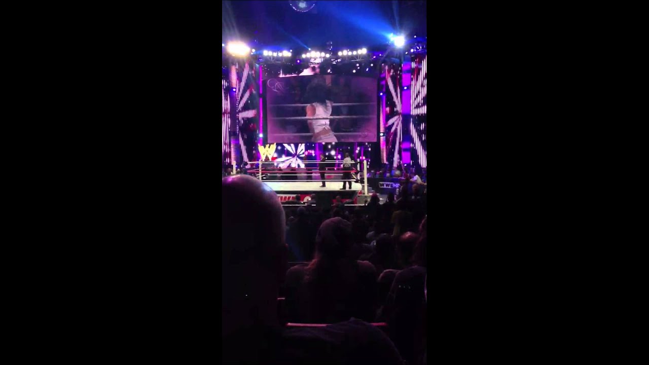 Raw 10/8/12 Layla, Eve, and Kaitlyn FULL ENTRANCE