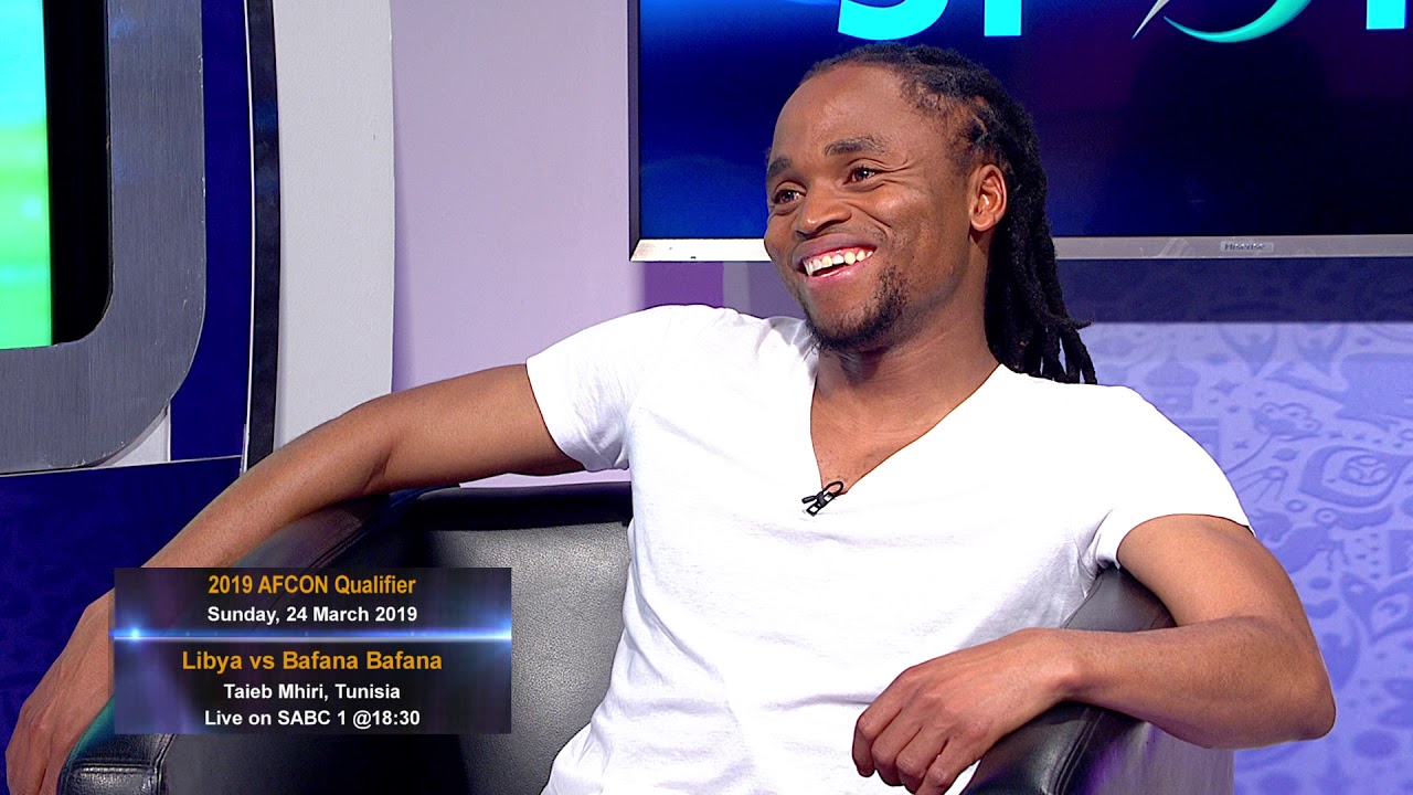 Thomas Mlambo chats to the former South African football Simphiwe Tshabalala