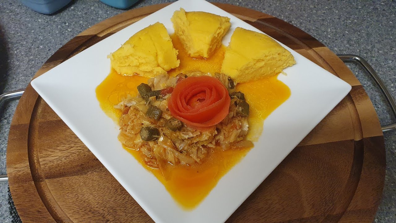MOLHO DE BACALHAU COM FUNGE DE FARINHA DE MILHO (FUBA MEXIDO)