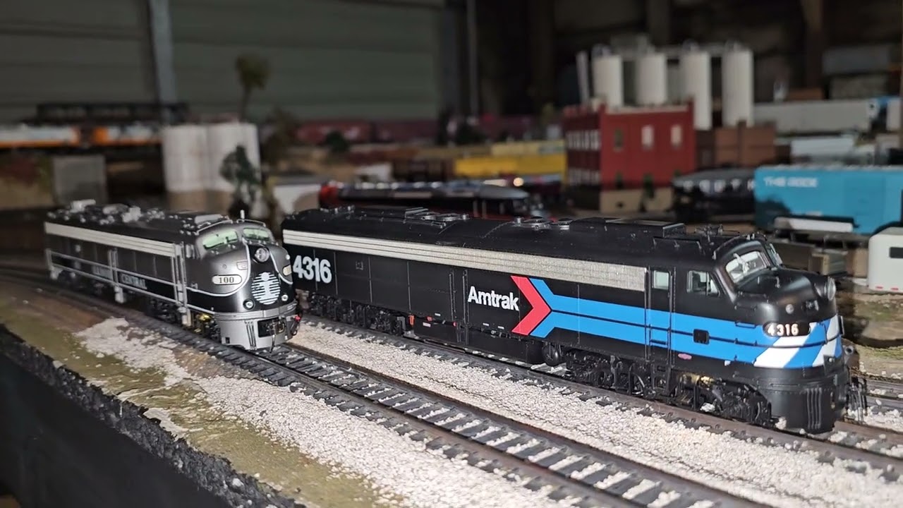 Rapido Trains HO Side by Side E8A Comparison: Illinois Central Executive 
