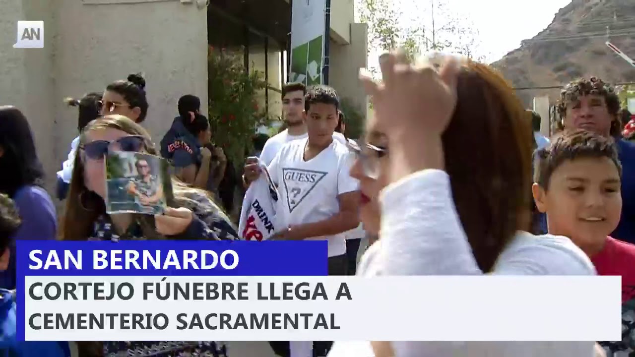 Una multitud de familiares, amigos y admiradores despidieron al 