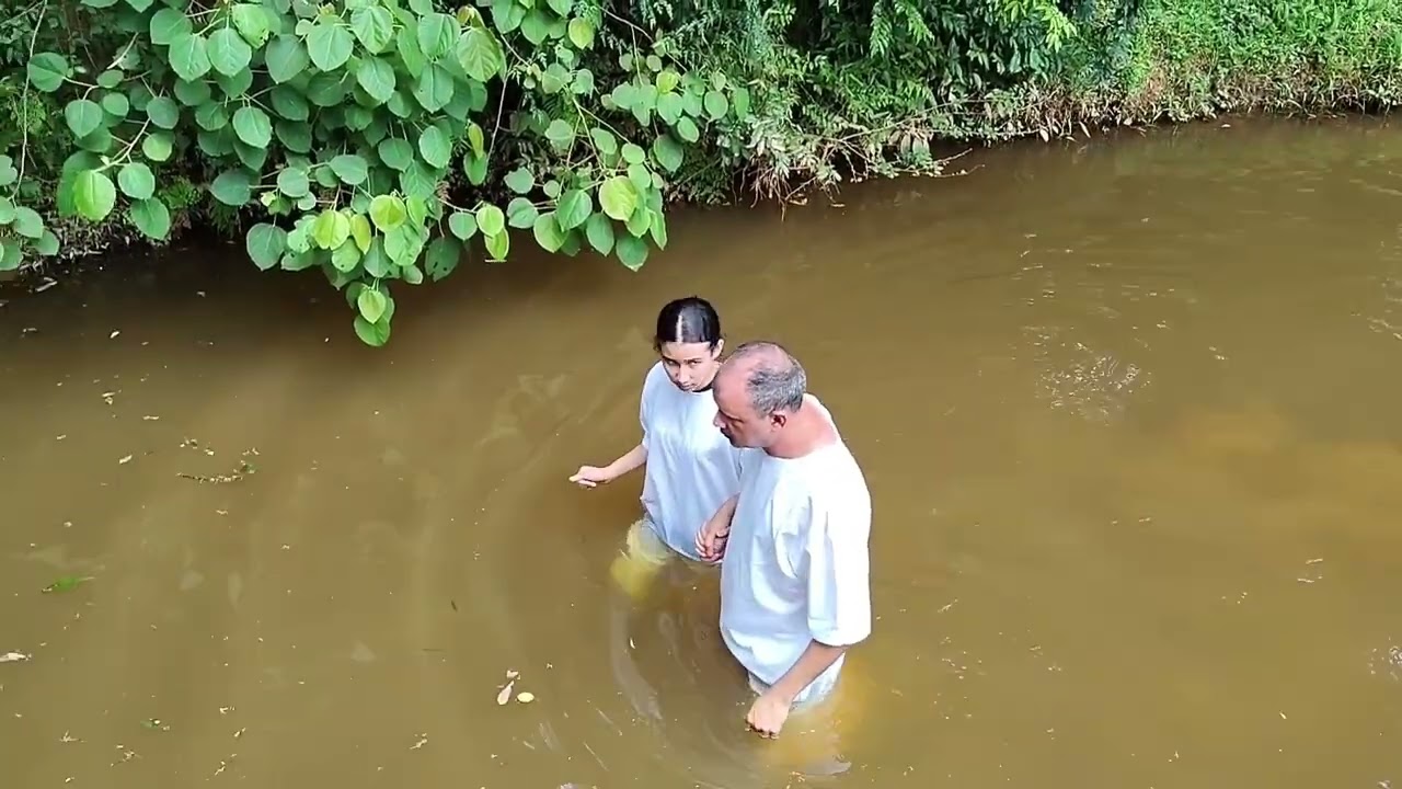 Batismo nas águas Emocionante 