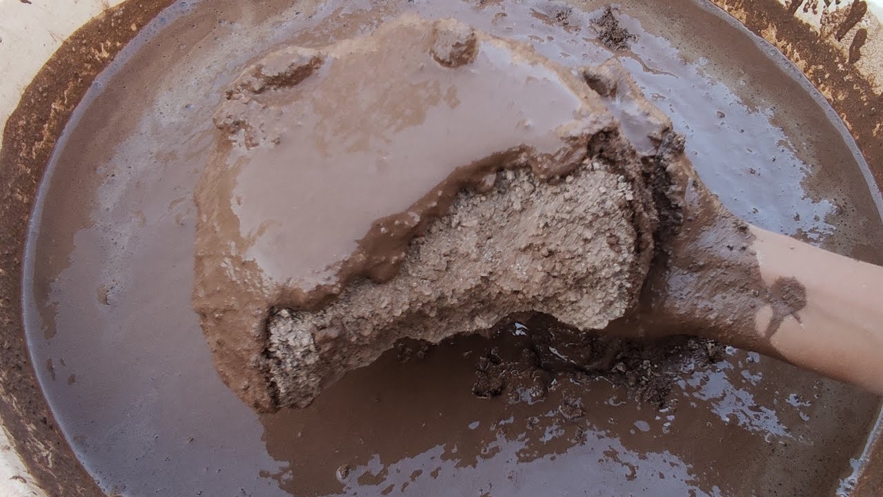 Grainy red dirt bowls crumbling and dipping in water 🤤🤤 very yummy
