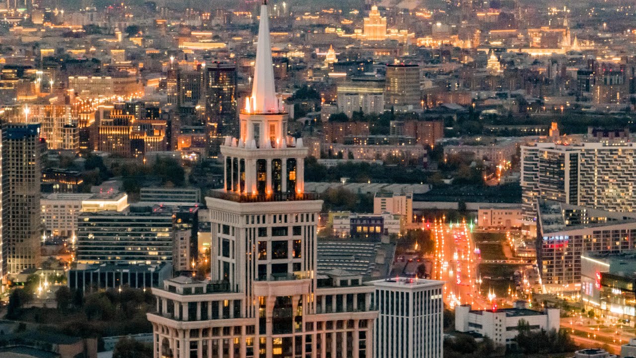 Небоскрёб Триумф Палас после заката. Москва [Drone 4K 60fps]