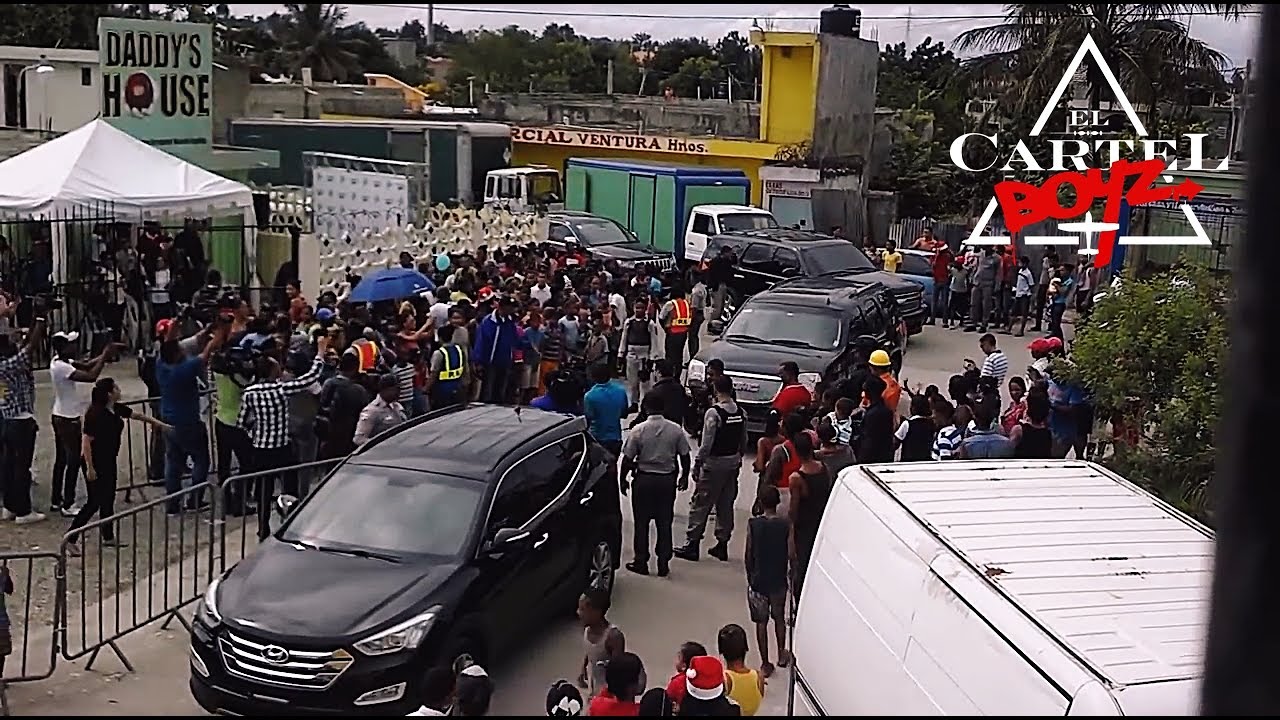 VISITA DE DADDY YANKEE A SU FUNDACION 
