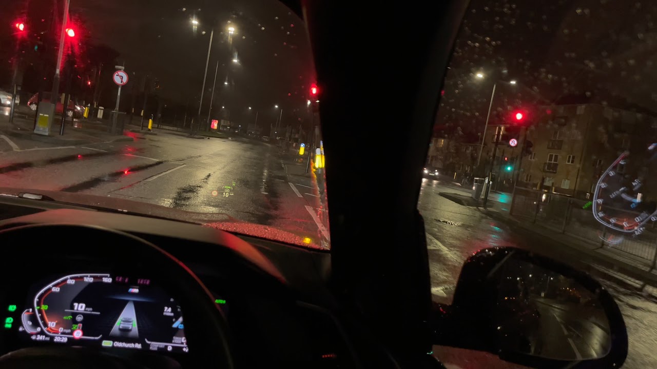 Traffic Light Assist in BMW X5 G05 ( UK )