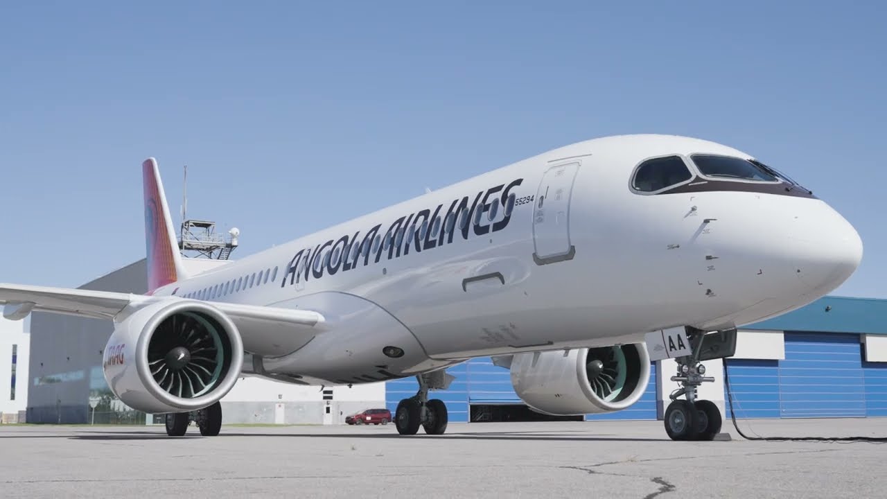 Primeira pintura do Airbus A220-300 da história da TAAG