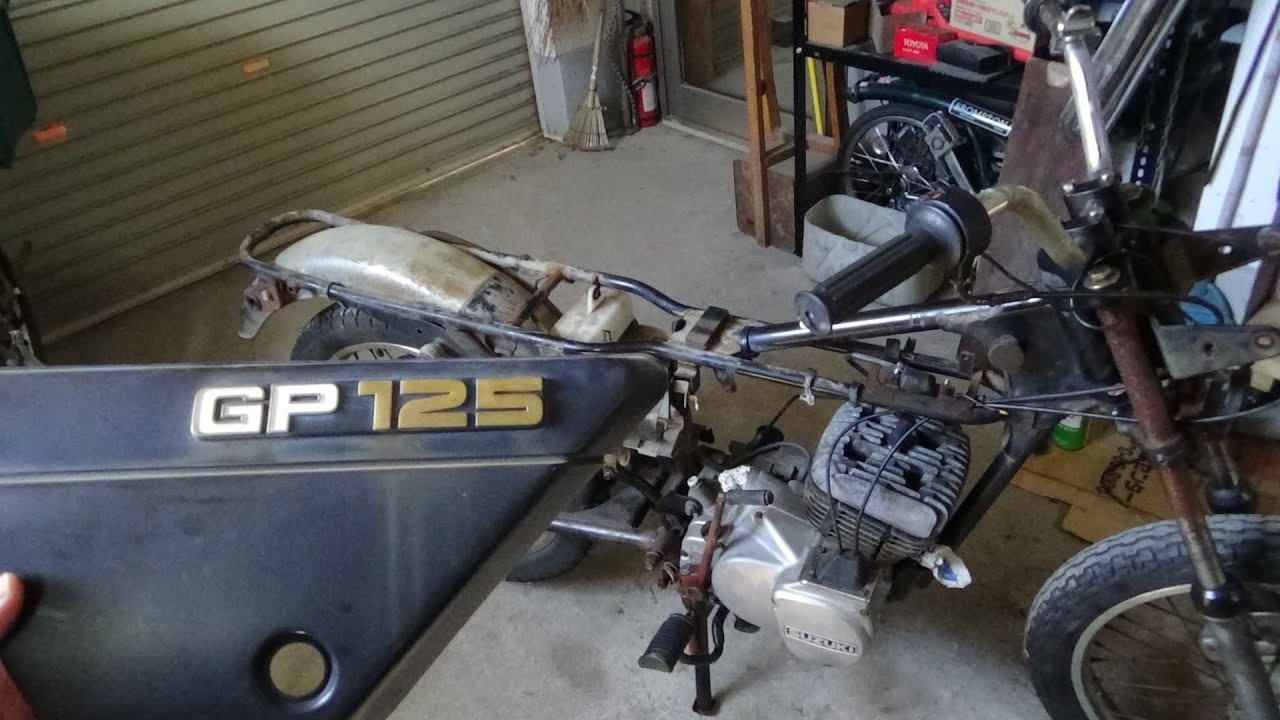 オートバイレストアsuzuki gp125第26回　ハンドルグリップはずしたりしてます。