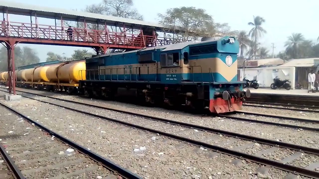 (#TRAINBD) ভেড়ামারা বাজার রেলওয়ে স্টেশনে প্রবেশ কোরলো তেলবাহী BTO,,,