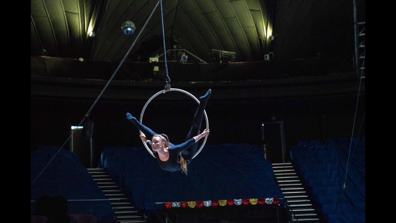 Generația care schimbă ritmul: Julia Petrean, fetița de la circ