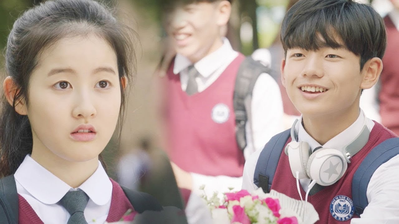 “결혼하자” 왕석현, 박시은에 꽃 내밀며 귀여운 고백! 《Still 17》 서른이지만 열일곱입니다 EP01-02
