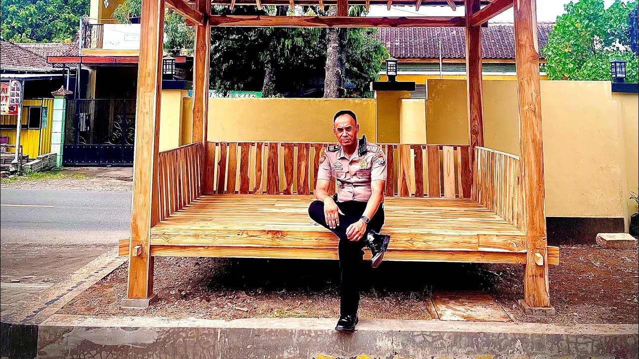 Sang Pengabdi Di Gerbang Sawoo