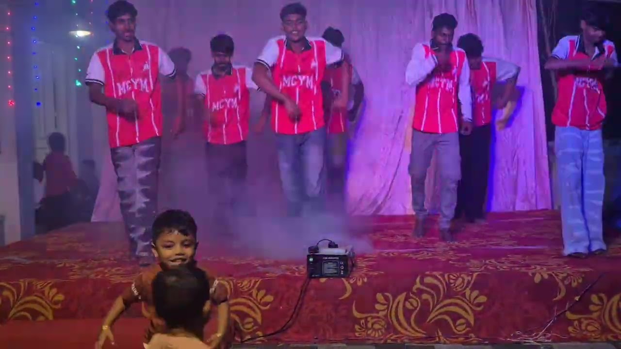 ഒരു ഗ്രൂപ്പ്‌ ഡാൻസ് 