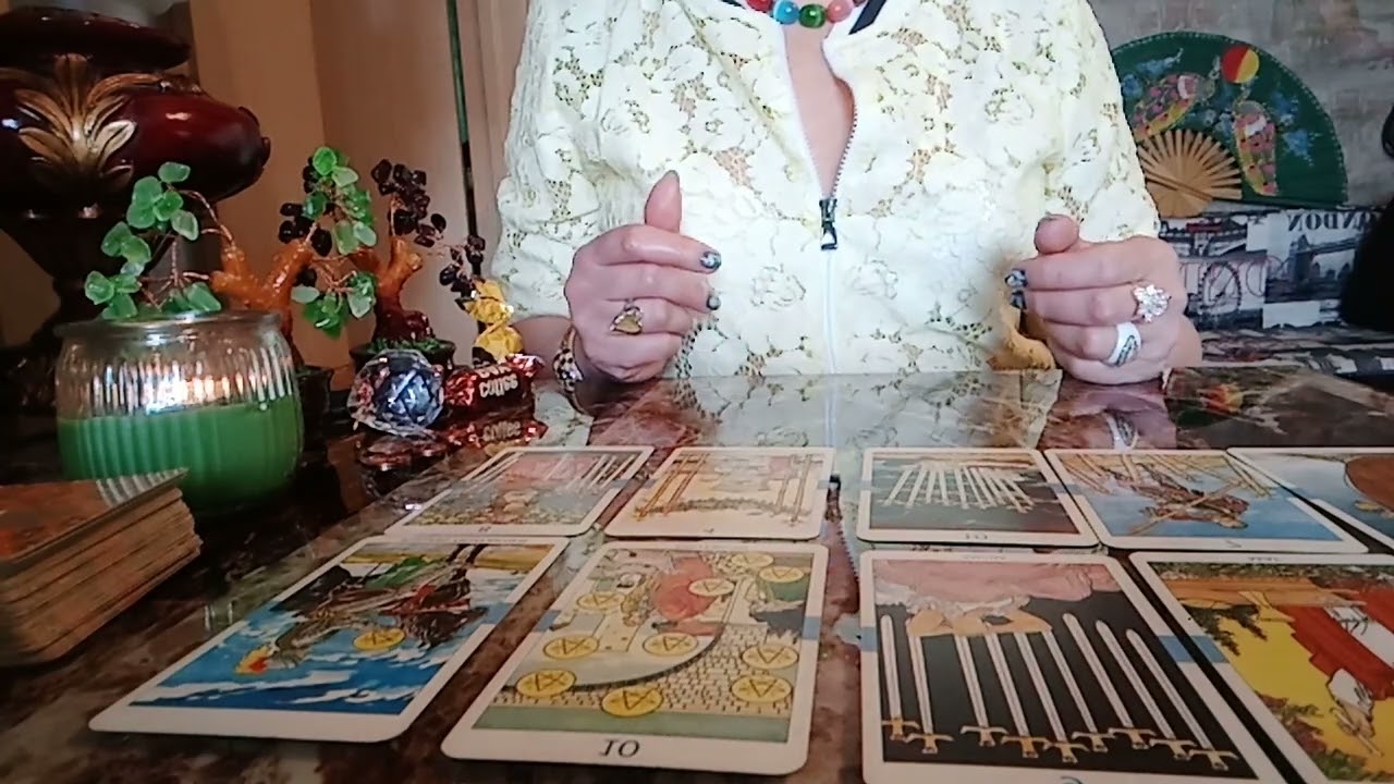 Думает ли обо мне тот, о ком думаю я? ❤🙄🤔.Прогноз Таро.
