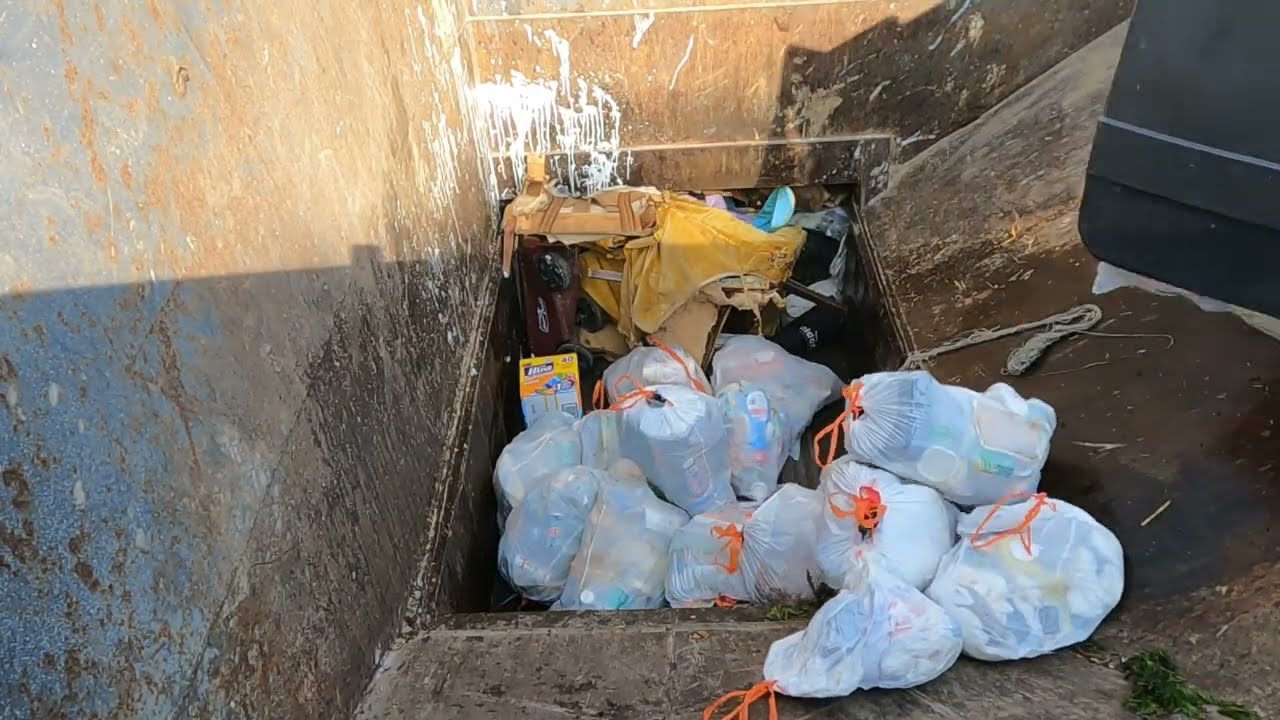 Compacting garbage, furniture and wood mix