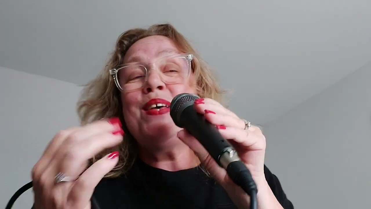 ELIËTTE sings Somewhere only we know Keane