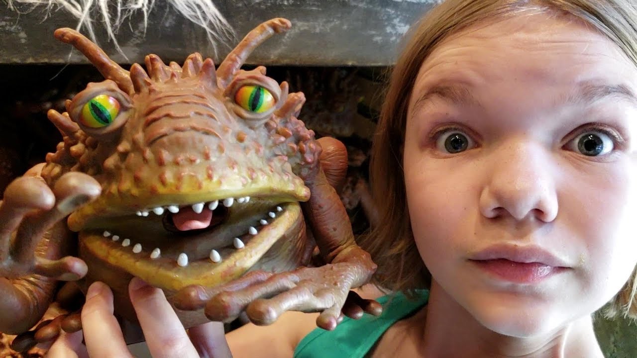 STRANGE CREATURES. Star Wars Galaxy's Edge Disney!
