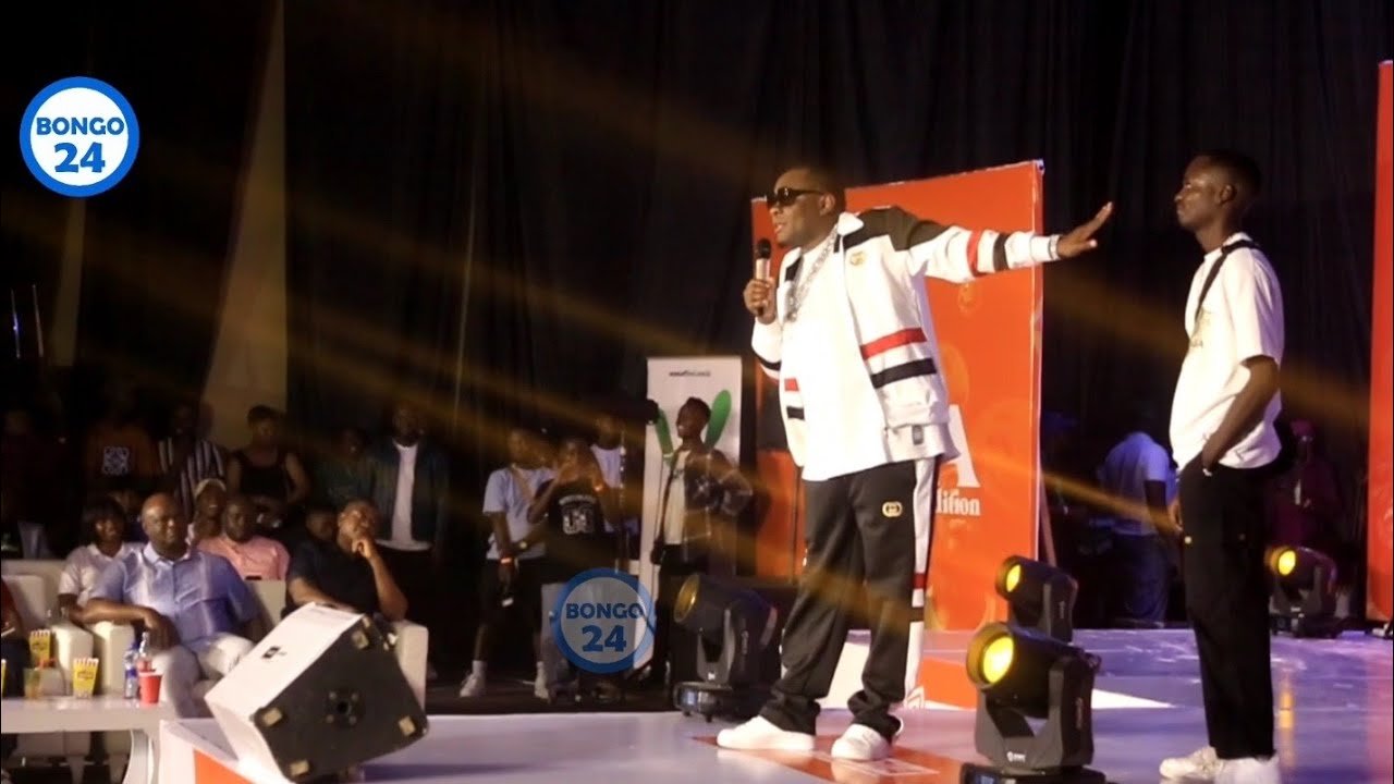 UTACHEKA MWANZO MWISHO BABA LEVO ALIVYOPIGA STAND UP COMEDY na mtoto wake