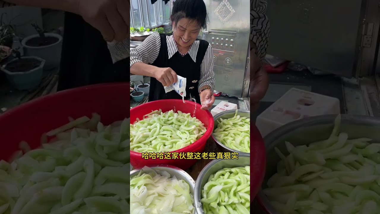 老黄瓜干让俺娘俩晒坏了😭今天和老妈冻点老黄瓜，这回不带坏的😅#我的乡村生活 #新农人计划2025 #农村美食#老黄瓜