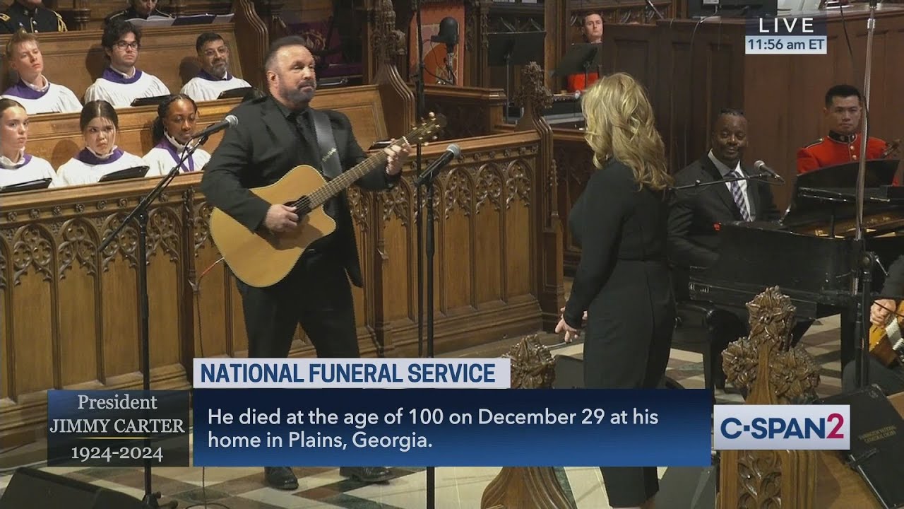 Garth Brooks and Trisha Yearwood Perform 