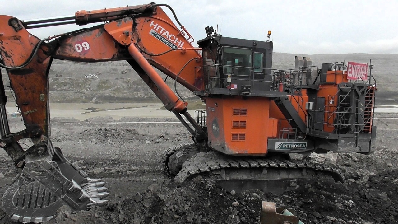 Operator Shift Change! Hitachi EX2600 Excavator Back in Action Loading Overburden into Dumpers