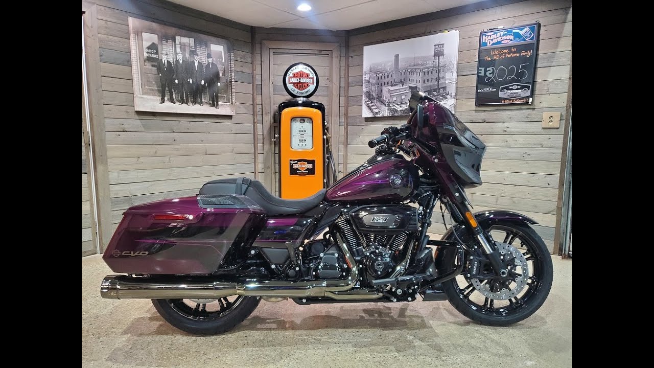 2025 Harley-Davidson CVO Street Glide FLHXSE - Poison Berry.