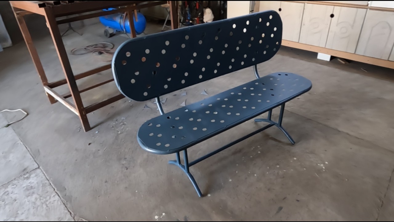 كرسي الحديقـة تحـت فـيّت الـنخلة 💺💺 🌴🌴
