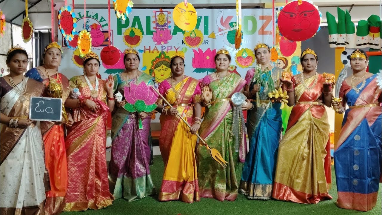 సుమనసవందిత అమ్మవారి పాట # దసరా ఉత్సవాలు #19/9/2025#శ్రీ అభయాంజనేయ కోలాట బృందం