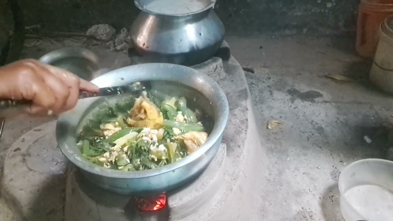 কুমড়া পাতা রান্না করলাম 🍲😋#cooking #foryou #viralvideo #shortvideo #subscribe 