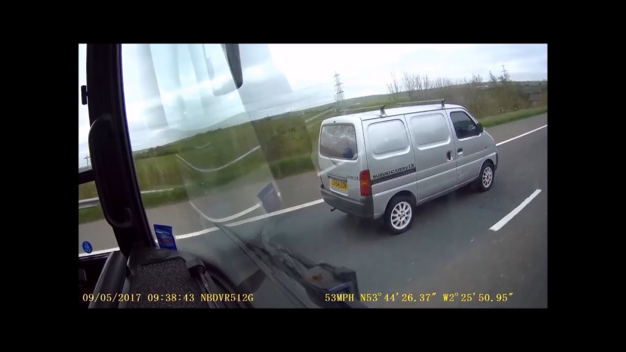 Texting Driving on motorway Suzuki Carry 1.3 cuts up traffic