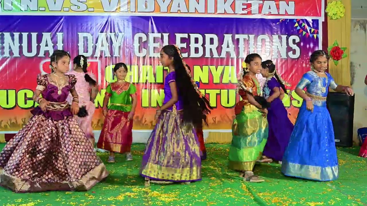 Cute dance moves by our 3rd class girls @srinvsvidhyanikethan439  @AnnualDay2026