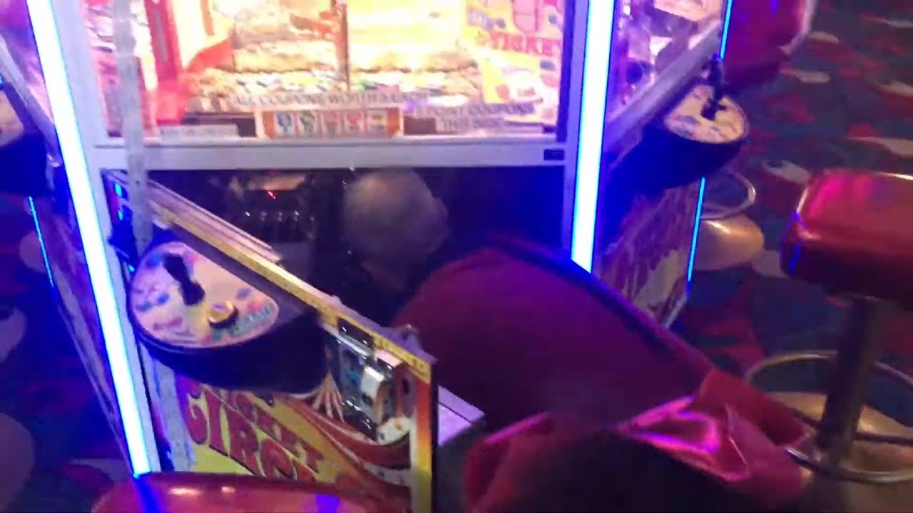 TICKET CIRCUS - COIN PUSHER QUEEN! WINNING A BILLION TICKETS & BREAKING IT