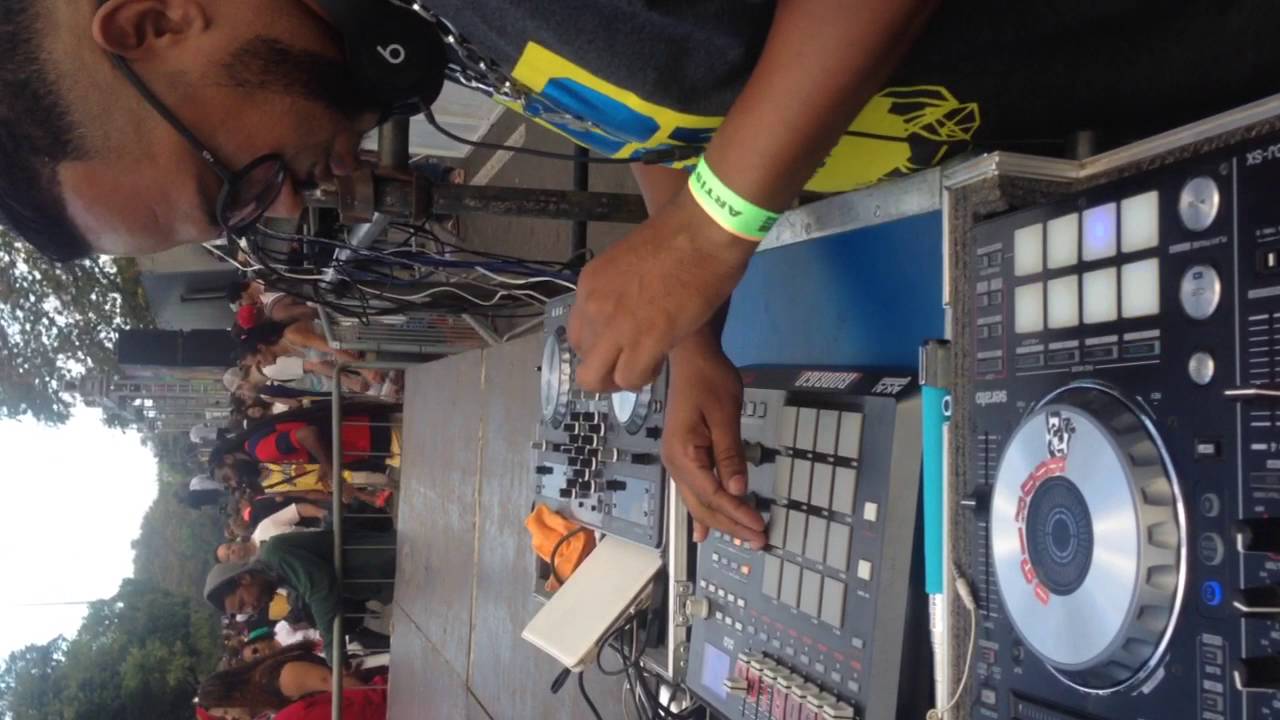 DJ RODRIGO NO RIO PARADA FUNK 2016 E A CASH BOX