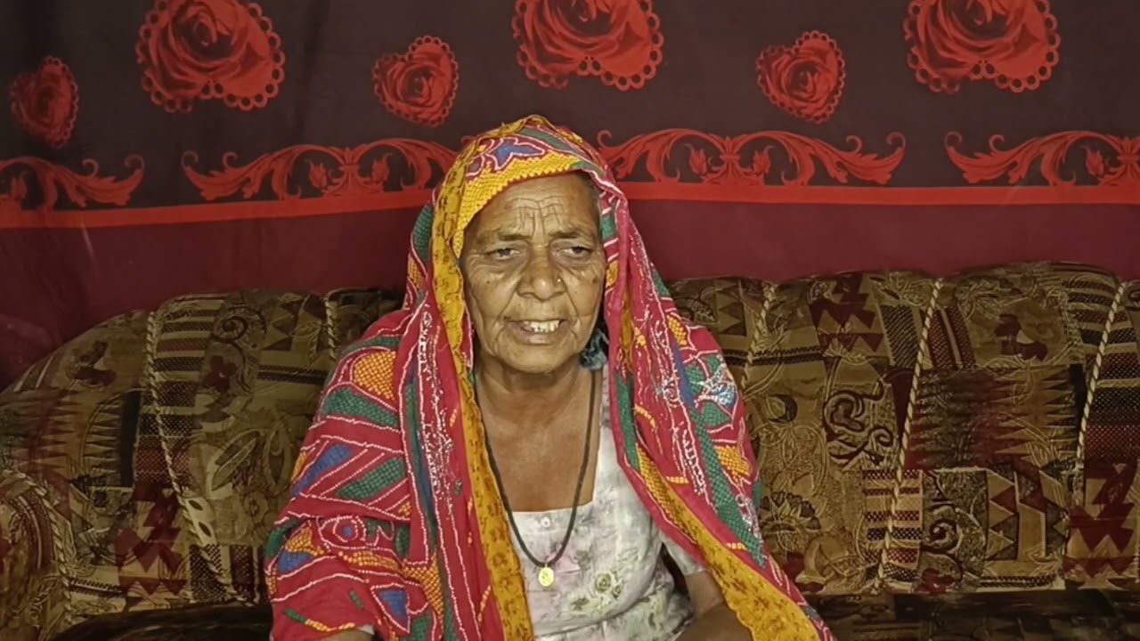 मेरे सिर पै बंटा टोकणी मीरा पानी न चाली।