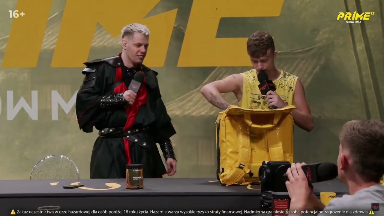 PRIME MMA TAZY BIJE DOSTAWCĘ GLOVO ZA DOSTAWĘ