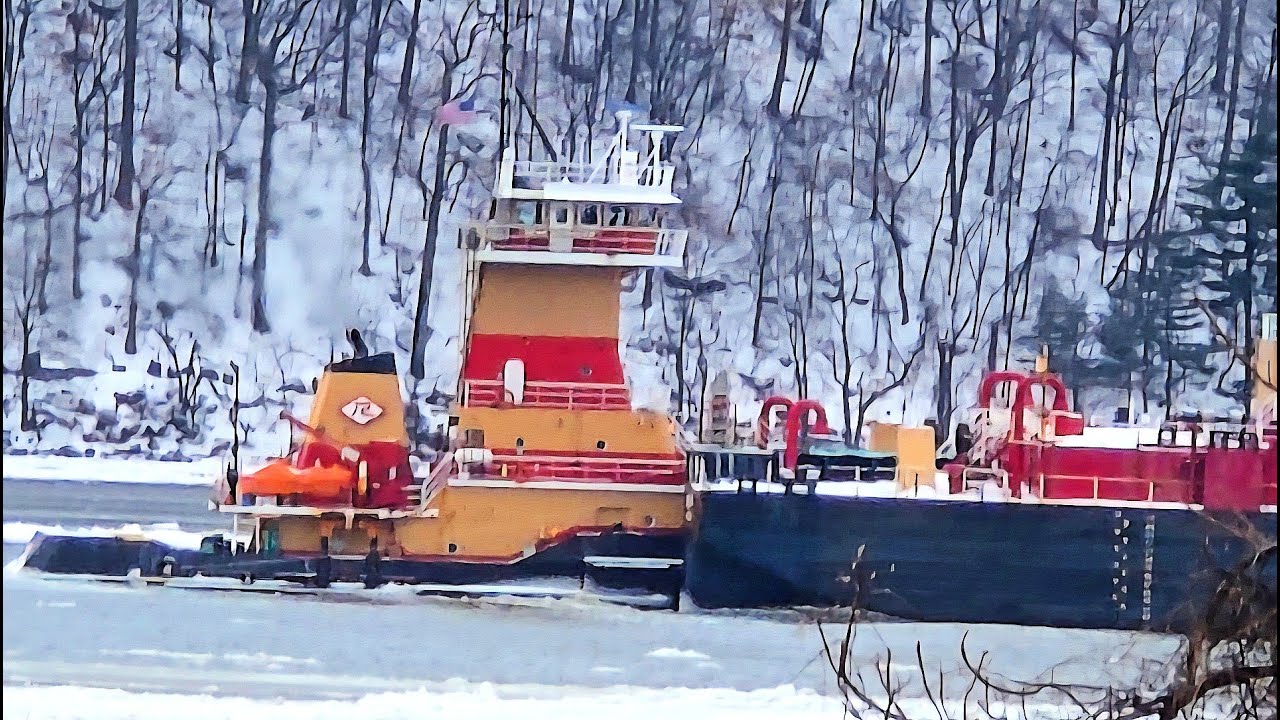🛳️DEAN REINAUER Towing Vessel Ice Breaking Northbound on the Hudson River🚢