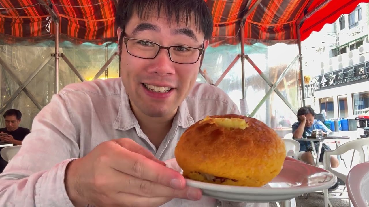 Eating the Best Pineapple Bun in the World | Sai Kung Cafe & Bakery