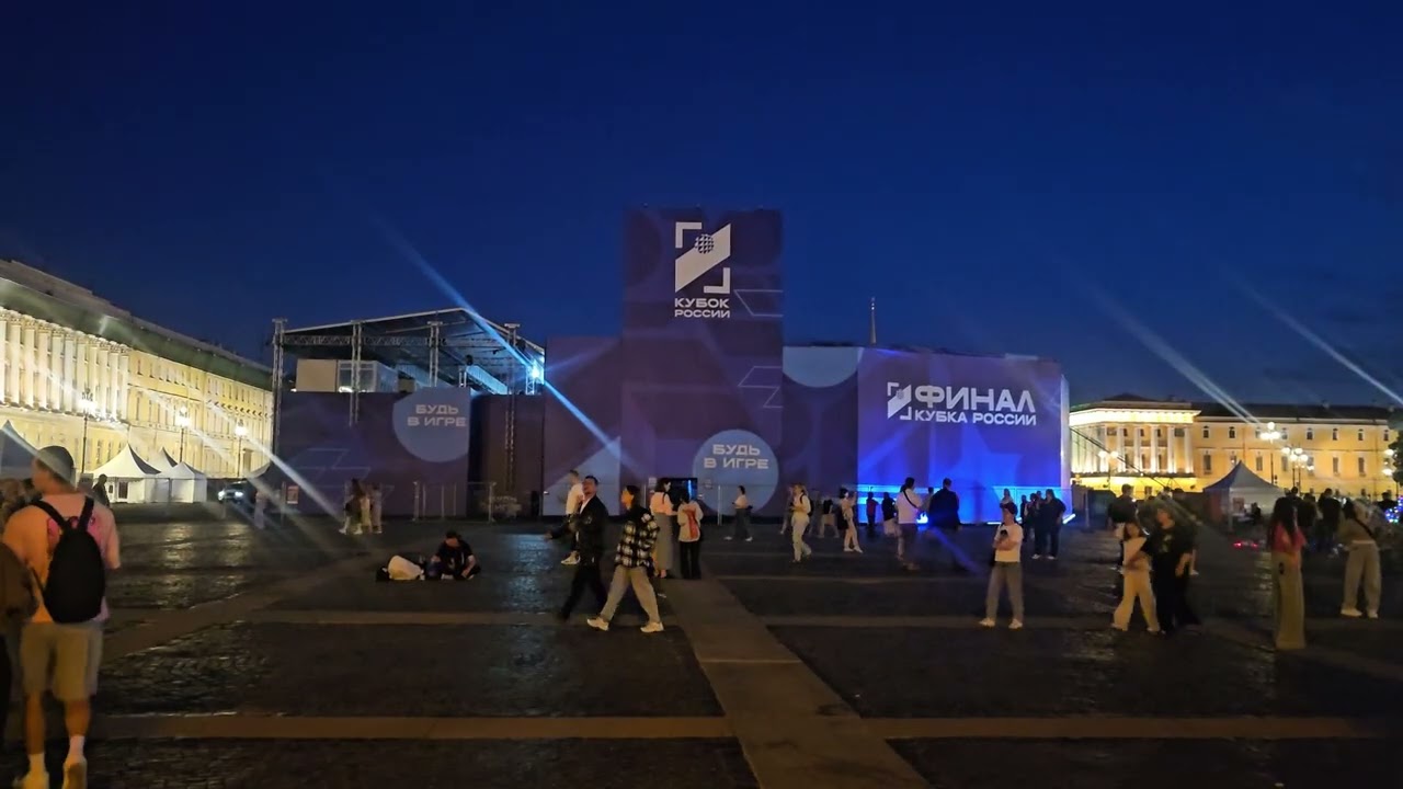 Белые ночи, разводные мосты, лето, уличные музыканты в Петербурге