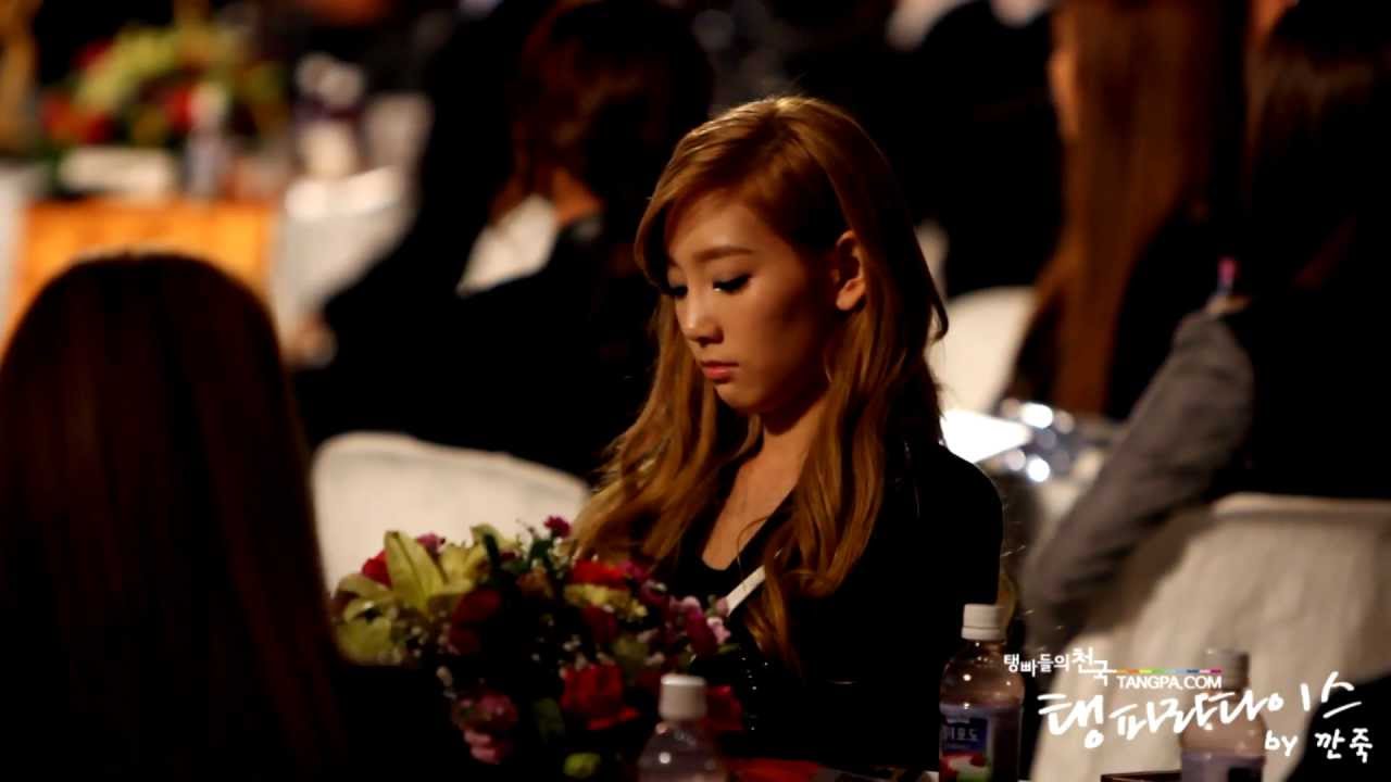 111121 2011 Korean Pop Culture & Art Awards Table Taeyeon