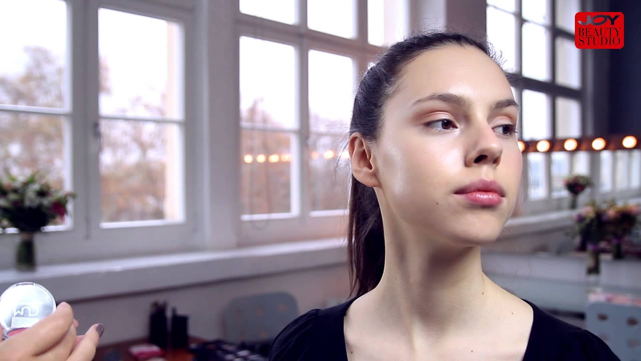 Nanášení tvářenky / JOY Beauty Studio
