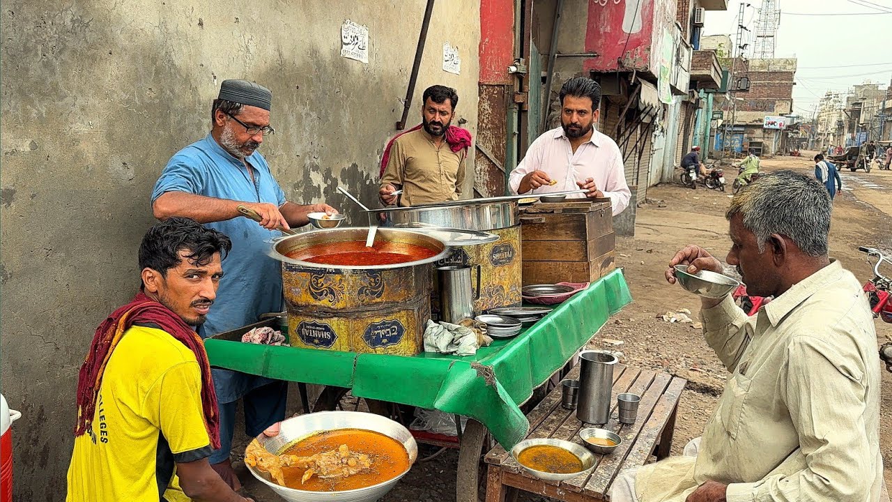 ONLY RS 50/- CHEAP GOGA DESI MURGH CHANAY BREAKFAST | ANDA CHANAY | STREET FOOD PAKISTAN