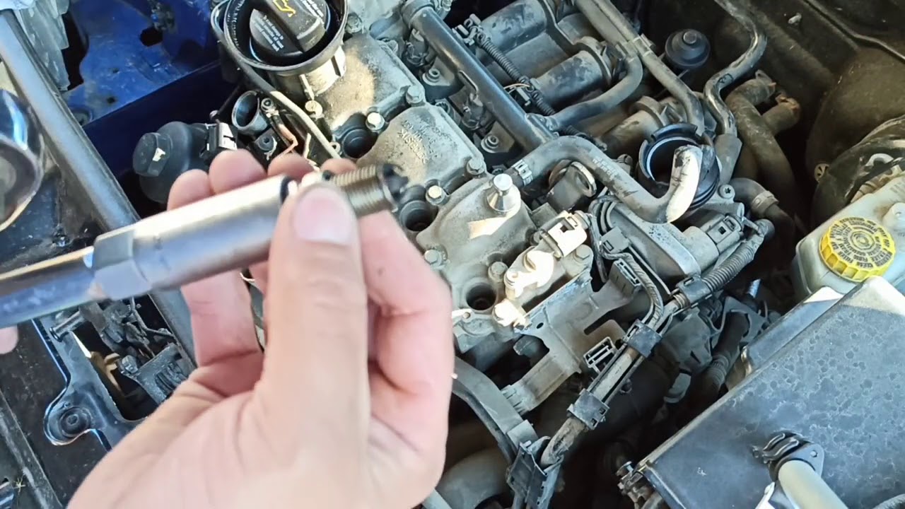 Škoda Fabia 1.2 HTP - kontrola svíček a opotřebení válců pomoci endoskopu / check spark plugs