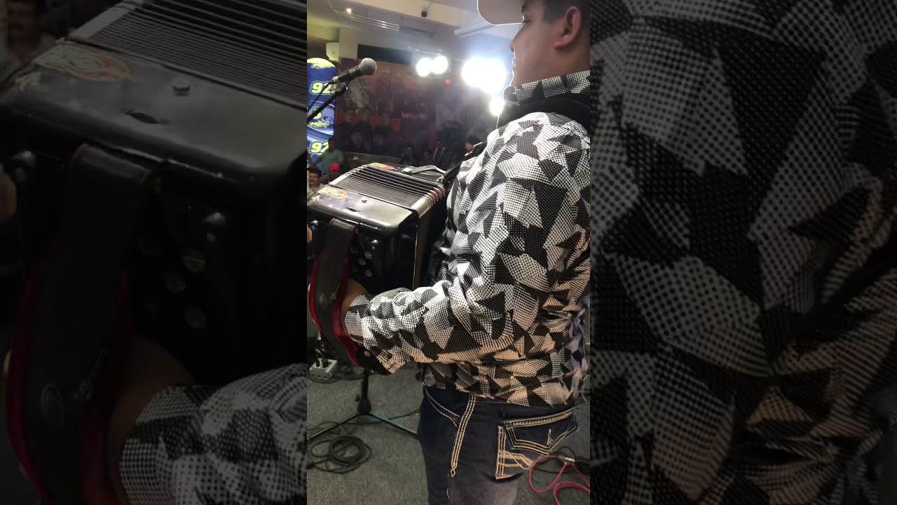 Lalo Mora En El Pilos Bar | D&iacute;a del Padre 2021