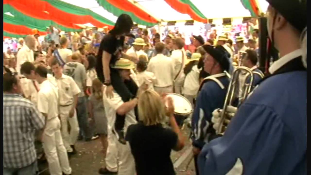 Freies Fanfarenkorps Alt-Laatzen e. V. 1991 zu Gast auf dem Schützenfest Hoheneggelsen 2010