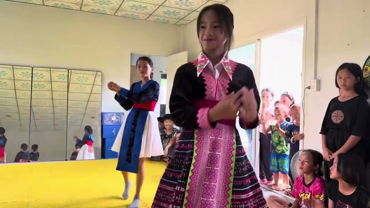 Hmong Cyber Show