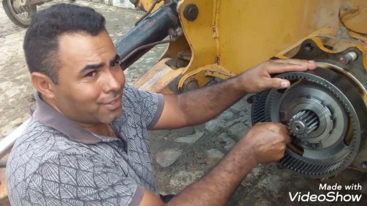 trocando o redentor da roda traseira da CAT 416E parte 2