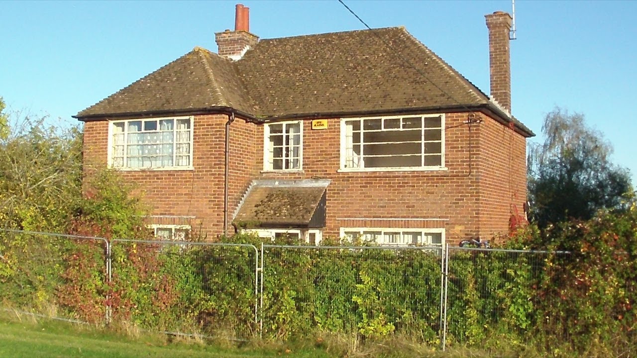 Abandoned House in Soulbury-(England)